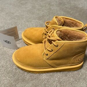Brand New Ugg Uggs Neumel II Big Kids Size 4 amber color